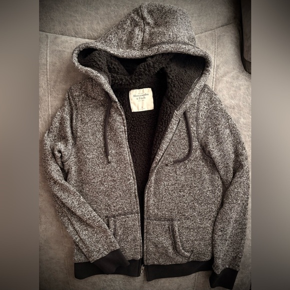 Abercrombie & Fitch Tops - Abercrombie & Fitch Zip Up Sweater